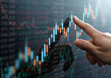 Analyst pointing the chart.